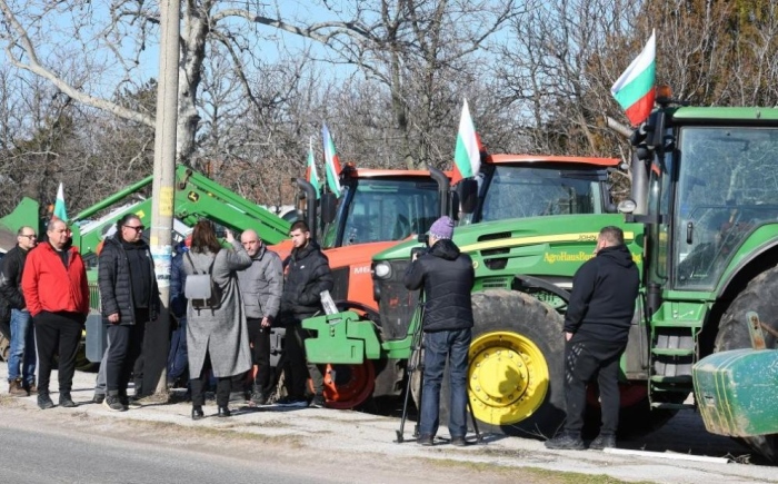 Тракторите на земеделците блокираха „Дунав мост“ 2