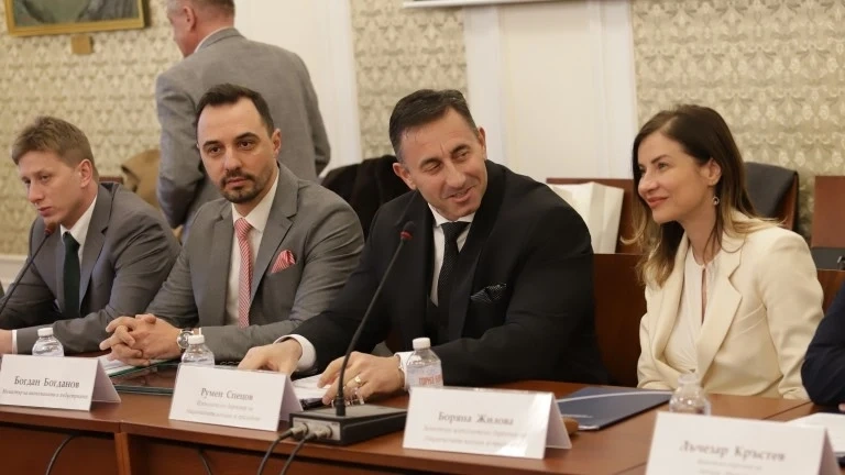 Държавата си чака парите от Лукойл