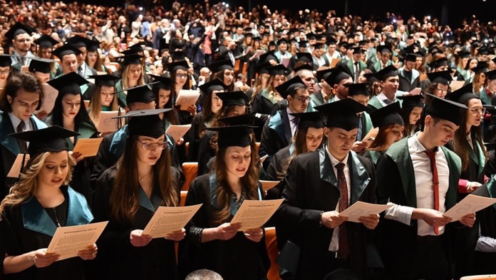 За първи път: Над 60% от завършващите медици ще останат в България
