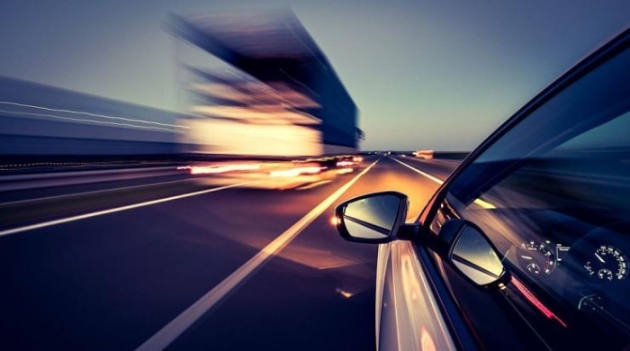 Пандемия ли е „прелитането“ по пътищата: В ново видео шофьор се похвали с 209 км/ч