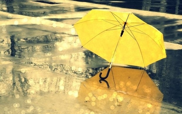 Жълт код за значителни валежи в осем области утре
