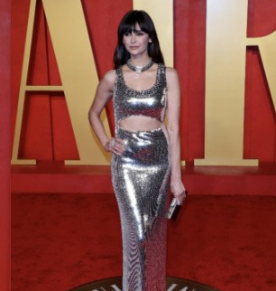Нина Добрев зашеметяваща на партито на Vanity Fair 2024 за наградите Оскар