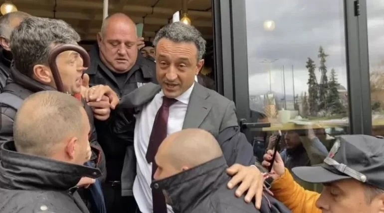 Привърженици на Възраждане нападнали Даниел Лорер заради еврейския му произход