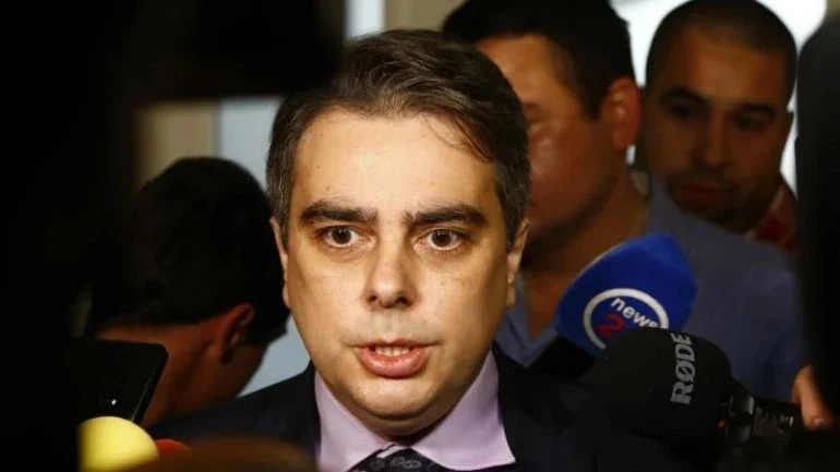 Василев към Вебер: Отговорно ли е да излъжеш българския народ, предлагайки хора, които не знаят, че ще са министри