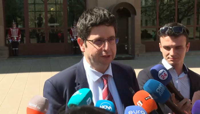 Чобанов: В момента консултациите не са на етап, в които да има директно решение