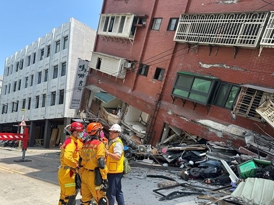 Жертвите на земетресението в Тайван вече са 9, а ранините - повече от 900