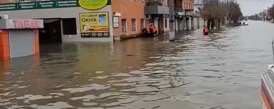 Повече от 10 000 жилищни сгради са наводнени в Урал, Русия