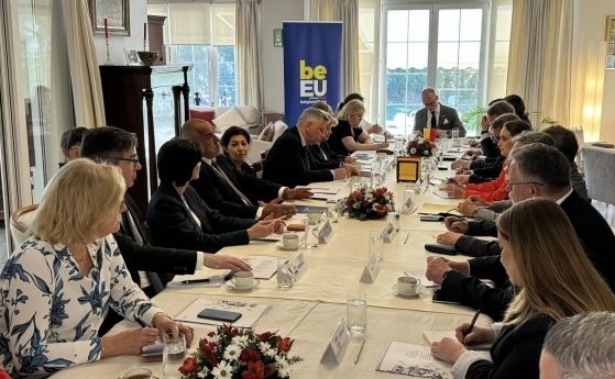 Преди да изкукирига петелът: Борисов се отрече от служебния кабинет пред посланиците от ЕС
