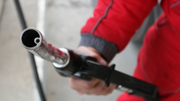 Русия обмисля намаляване на екоизискванията за бензина заради възможен недостиг