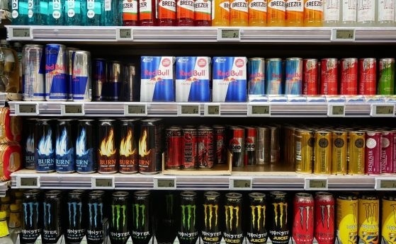 Забраняват продажбата на енергийни напитки на деца до 18 години