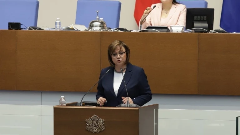 Нинова призова Радев да отстрани Главчев като премиер