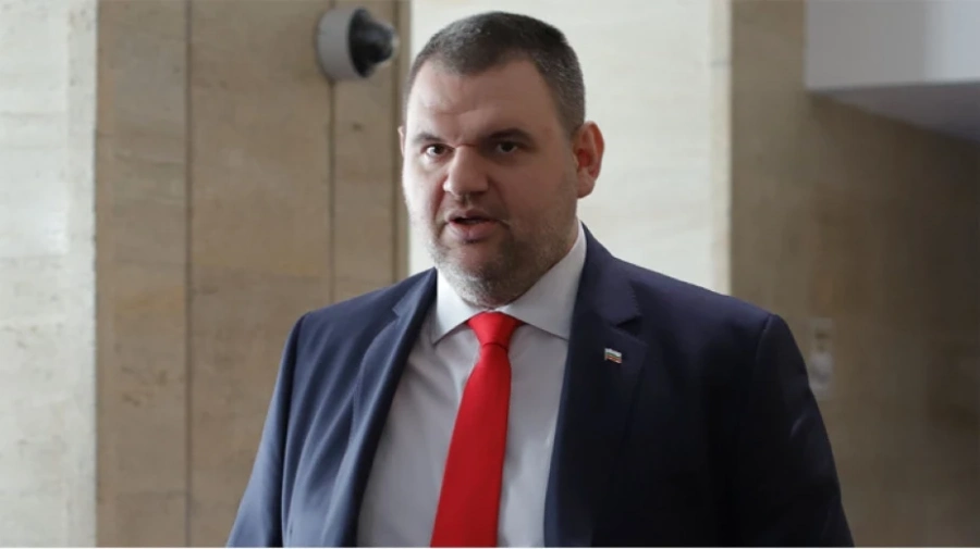 Пеевски зове ПП-ДБ да не се оттеглят от отговорността им за Конституцията