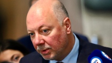 Росен Желязков забранил предизборни срещи в НС, Корнелия Нинова му иска оставката