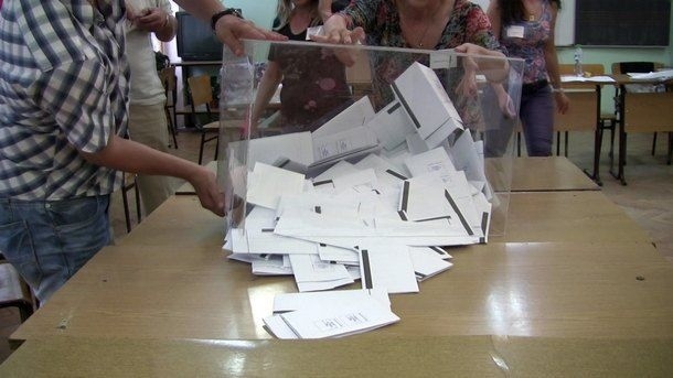 Избирателни секции в 60 държави