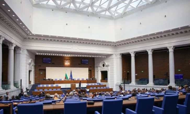 НС заседава извънредно за хазарта и за F-16