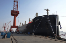 Корабът Руен вече е в частна корабостроителница край Варна за ремонт