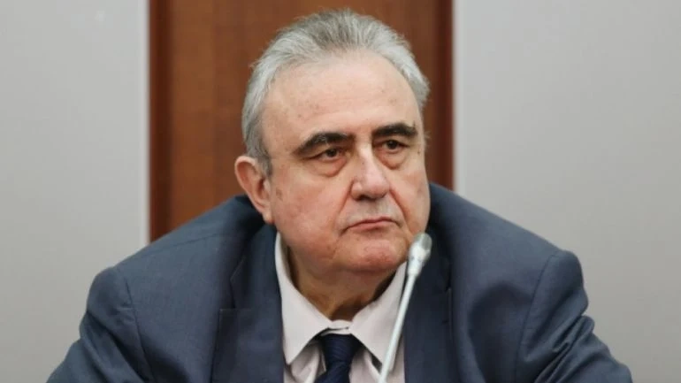 Огромно слънчево петно предизвиква мощни изригвания