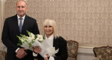 Радев удостои с Почетния знак на президента Лили Иванова