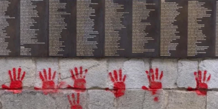 Политико: Следите на 3-ма вандали, осквернили мемориала на Холокоста в Париж, водят до България