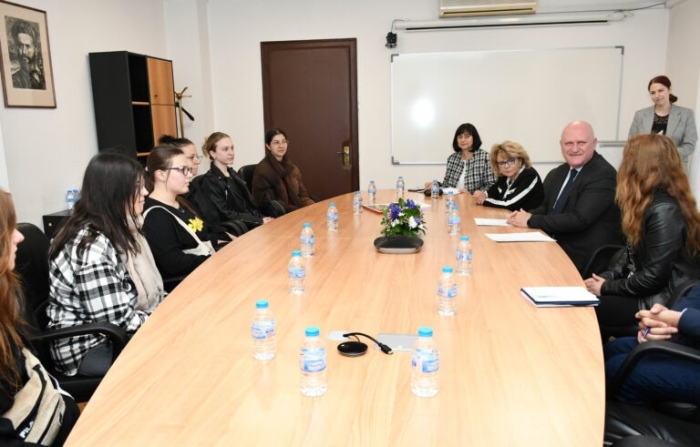 Министър Цоков посрещна хърватски студенти по българистика в МОН