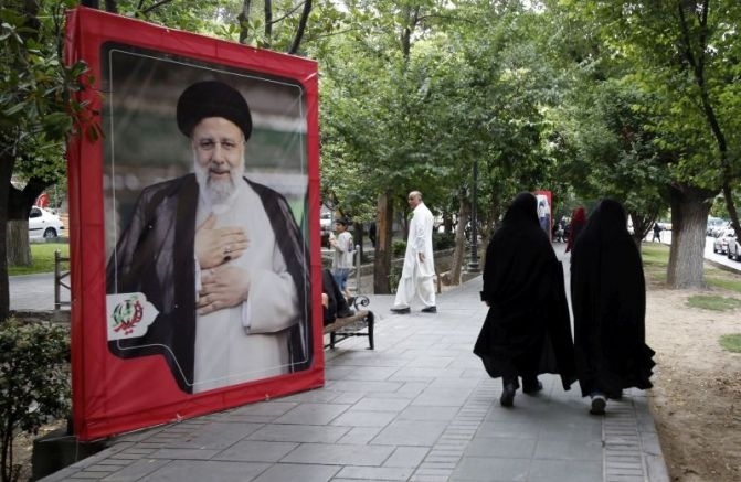 Траур или празник? Иран е разделен след смъртта на Раиси