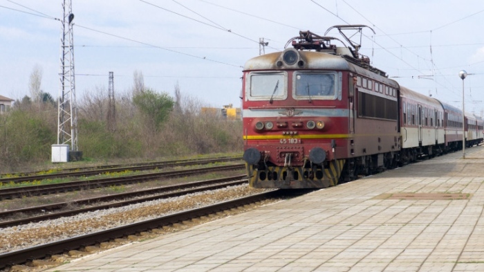 Спиране на тока причини огромни закъснения на влаковете за София