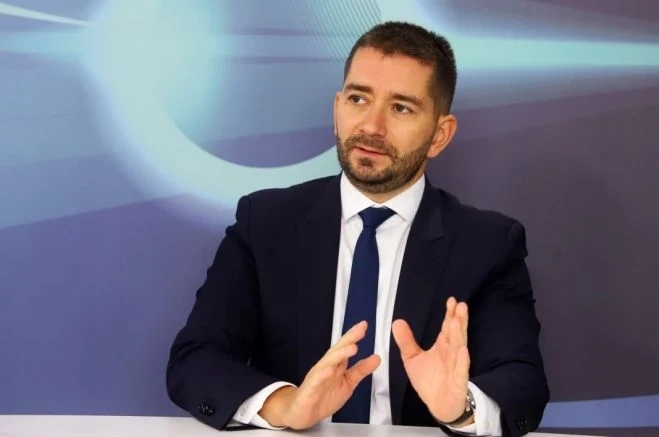 Съветник на Радев нападна парламента – бил лоша среда за взимане на решения в полза на Украйна, въвличал България във война