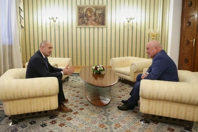 Мнима война между президент и служебен премиер: Кой ще отиде на срещата на върха на НАТО?