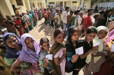 Индия постави световен рекорд с 642 млн. гласоподаватели