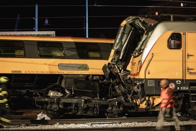 Няколко загинали и десетки ранени след влакова катастрофа в Чехия
