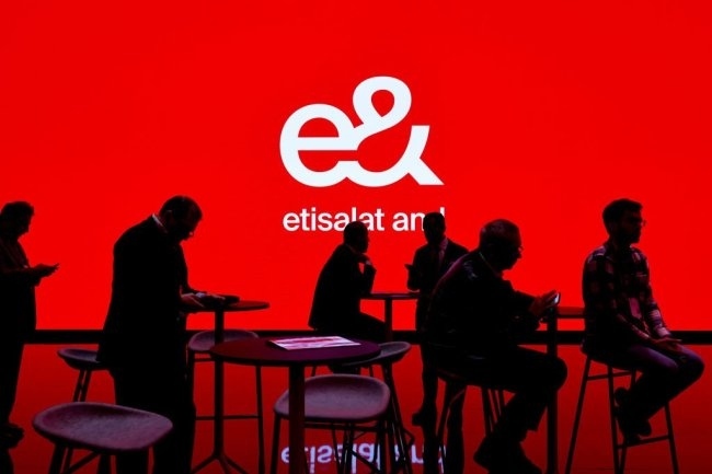 ЕК разследва сделката на e& за контрола върху собственика на Yettel