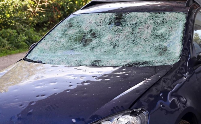 След градушката във Великотърновско: Изпочупени коли, отнесени покриви и щети за милиони