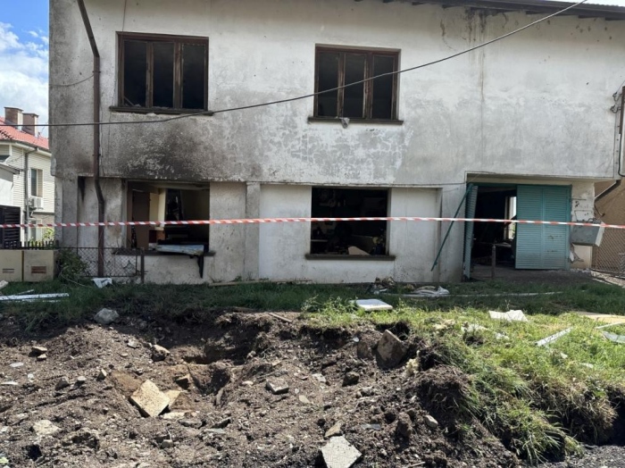 Ремонт на тротоар доведе до взрив в къща в Костинброд, жена е с тежки изгаряния 