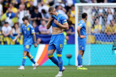 Футболистите на Украйна изхвърлили селекционера от съблекалнята