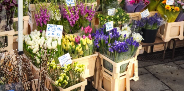 Защо супермаркетите започнаха да продават цветя?