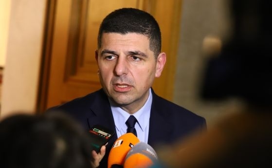 Правителство на малцинството е закъсняло мъжкарство на Борисов, заяви Ивайло Мирчев