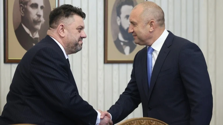 Размразяване между БСП и Радев