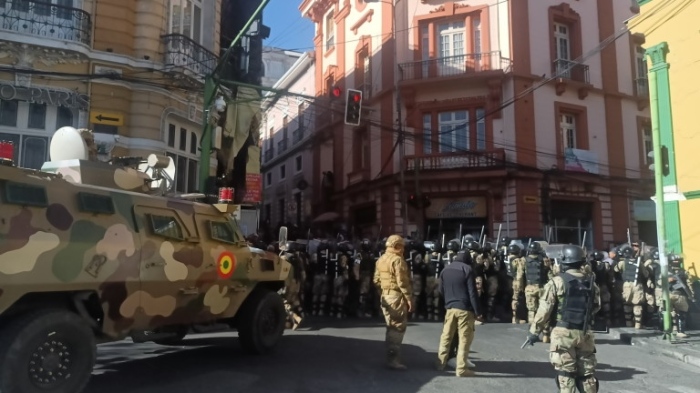 Арест за генерал Сунига в Боливия, военният преврат не успя