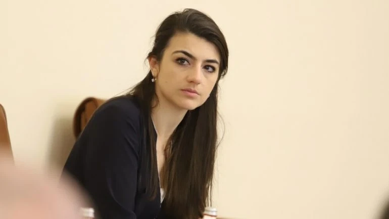 Лена Бориславова: Води се поголовна война срещу демократично избраните кандидати на ПП-ДБ