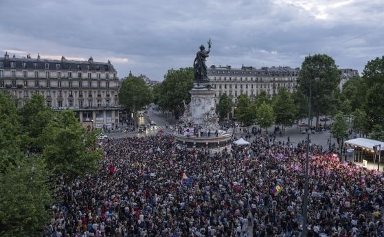 Крайната десница първа на вота във Франция, протести в големите градове