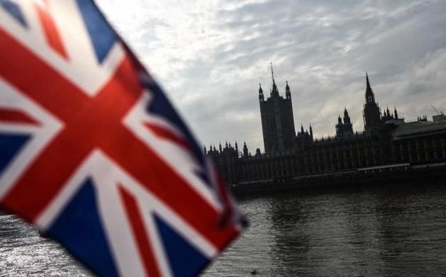 Британците гласуват на ключови парламентарни избори