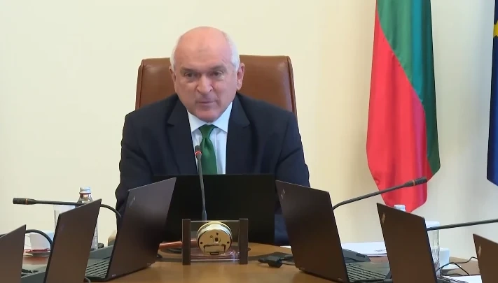 Главчев с апел към земевладелци и собственици на строителни фирми: Включете се в гасенето на пожарите