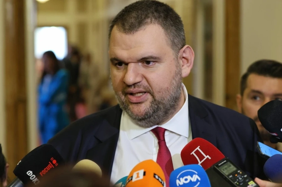 Пеевски предостави на МВР, прокуратурата и ДАНС записите с реплики кеш в торби и президентът с кеша