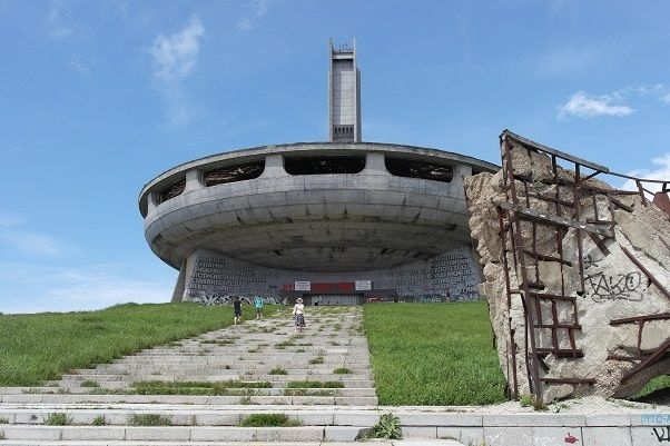 Местен референдум ще реши дали община Казанлък да стопанисва паметника \