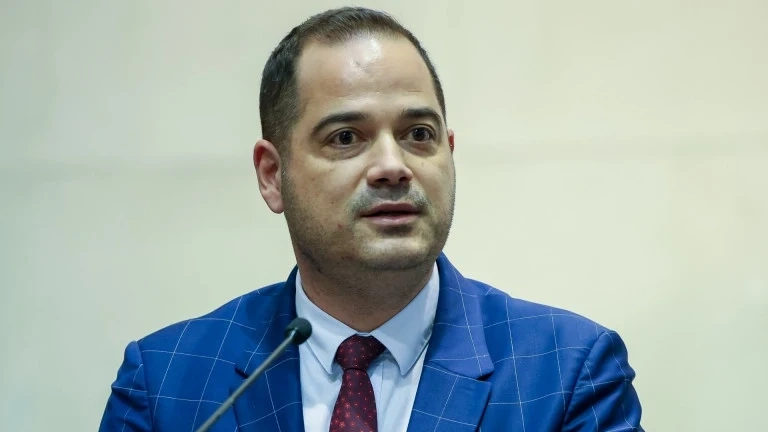 Калин Стоянов остава на поста си докрай