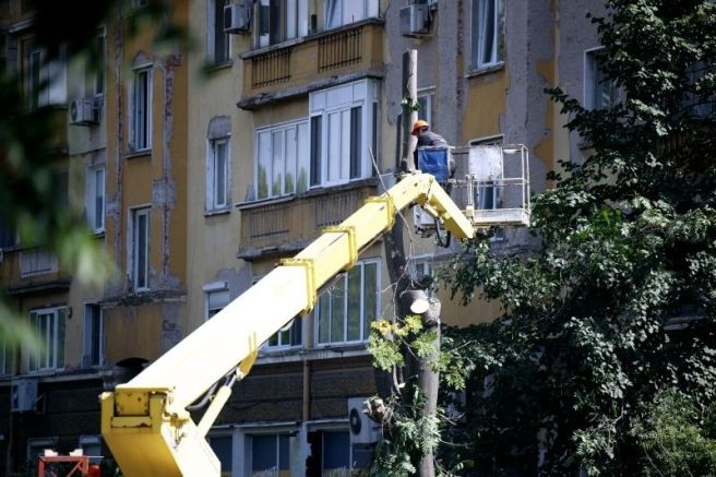 Протест с възглавници и каски: Софиянци поискаха спиране на ремонта на \