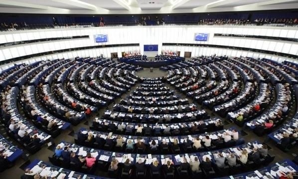 Европарламентът призова ЕС да се откаже от азерския газ