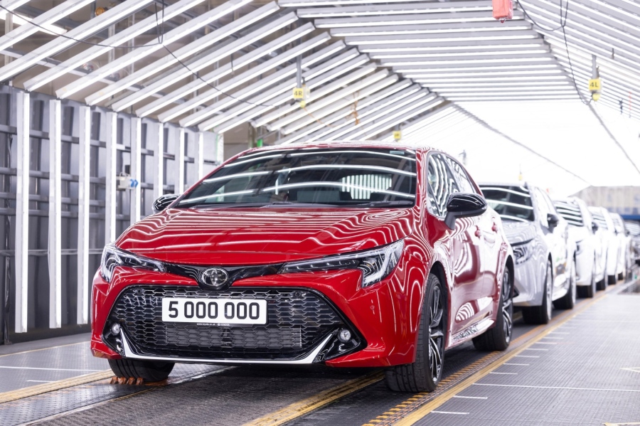 COROLLA бележи крайъгълен камък като петмилионният автомобил на TOYOTA, произведен в Обединеното Кралство