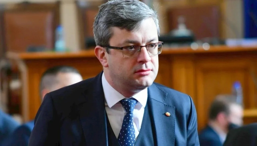 Тома Биков за критиките на ДБ: Вие бяхте в коалиция с БСП, а ни упреквате за Киселова
