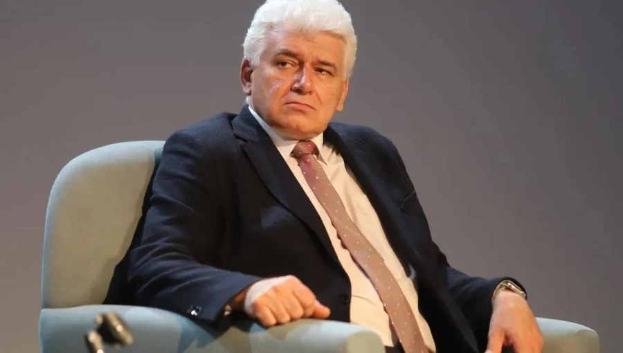 Проф. Пламен Киров: Радев гази грубо Конституцията, със шарлатани може  да се среща, а с ДПС – Ново начало не иска